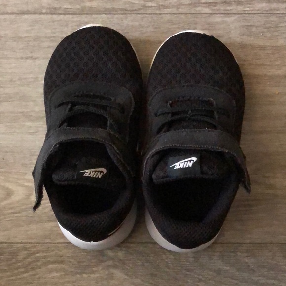 Infant Black & White Nike’s size 6C - Picture 2 of 11